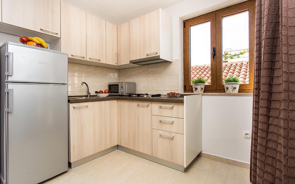 Apartment & Room Antonio Vrbnik Bagian luar foto