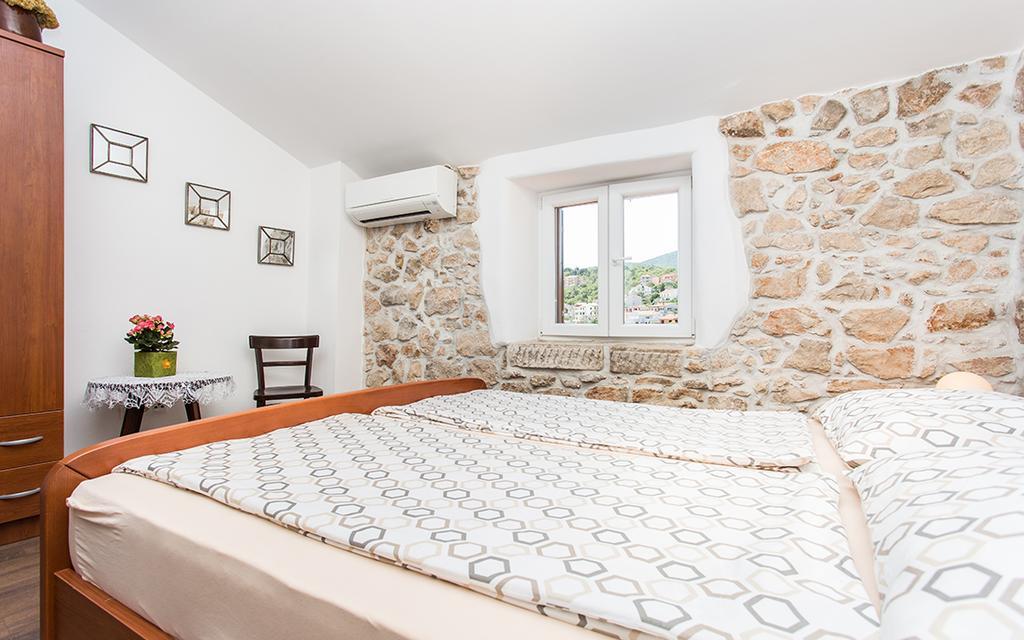 Apartment & Room Antonio Vrbnik Bagian luar foto