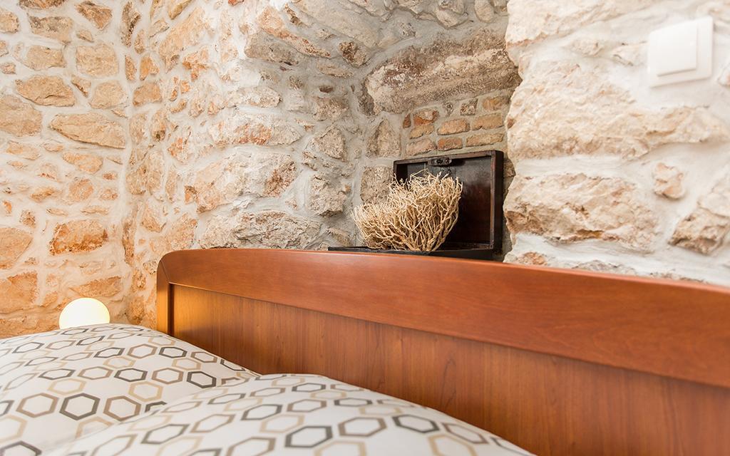 Apartment & Room Antonio Vrbnik Bagian luar foto