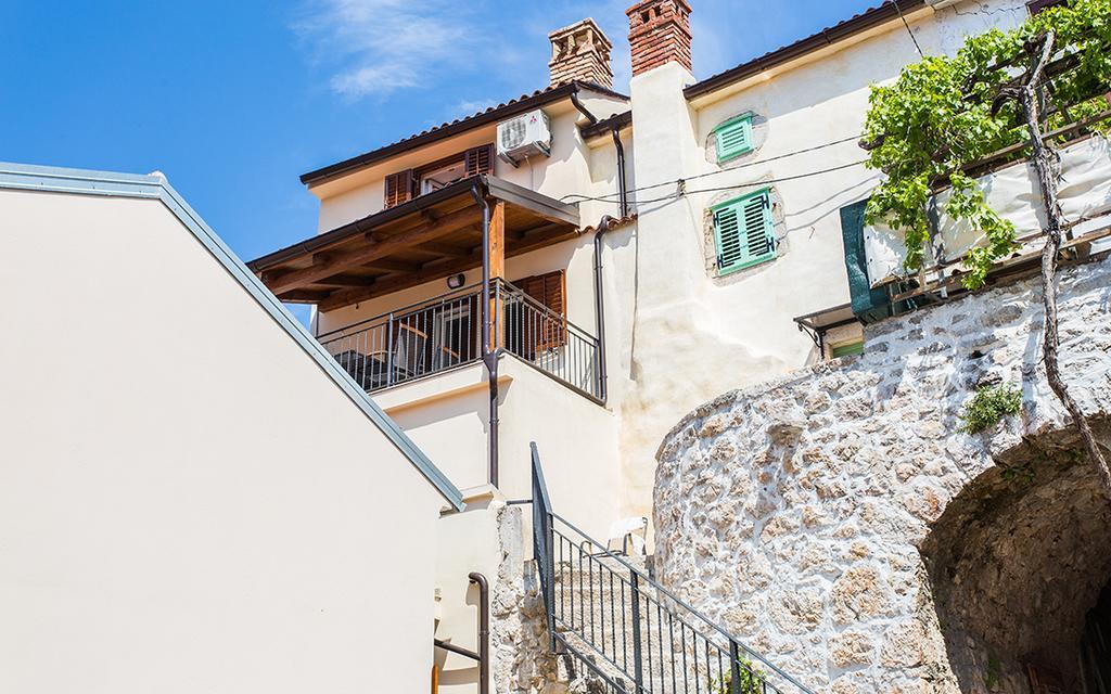 Apartment & Room Antonio Vrbnik Bagian luar foto